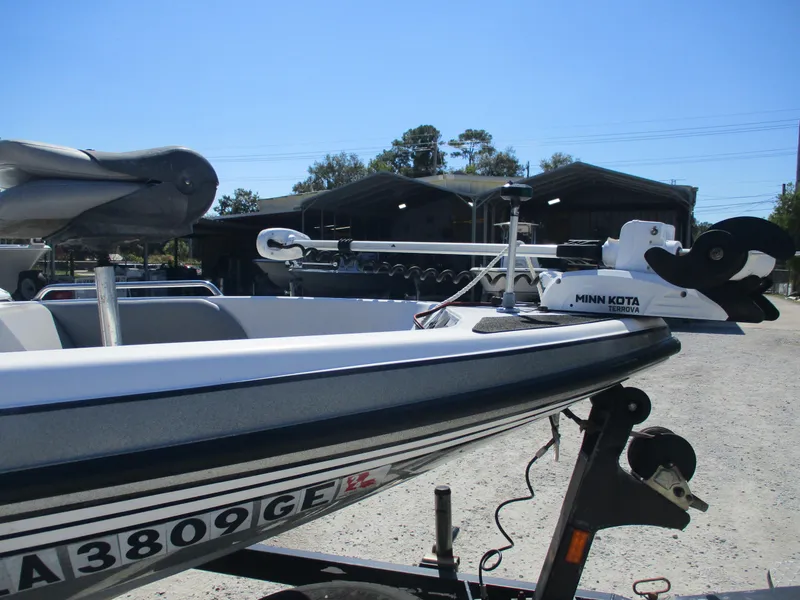Slide: The Image of 2008 Skeeter 190 SKI FISH SL190 boat with Minn Kota trolling motor. - 4