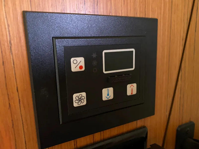 Slide: The Image of Marlow-Hunter Marlow Hunter 40 2014 - 80