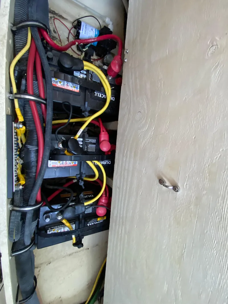 Slide: The Image of 2006 Chaparral Signature 350 boat battery compartment with wiring. - 36