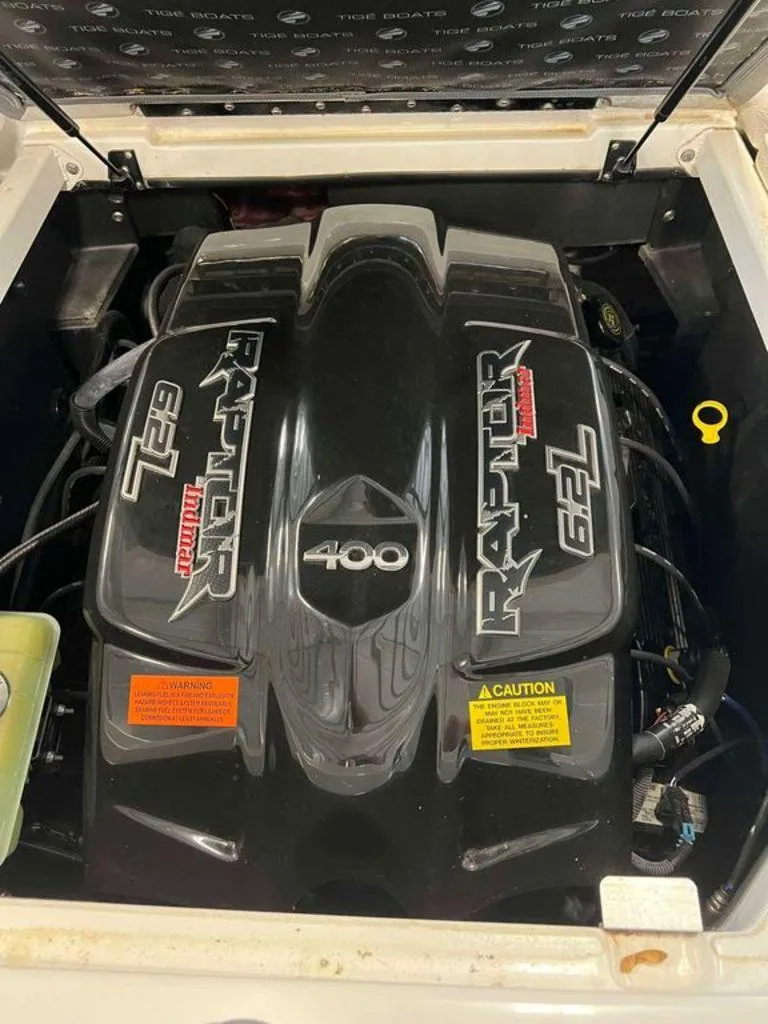 Slide: The Image of 2015 Tigé R20 boat engine, Raptor 6.2L, 400 horsepower. - 7