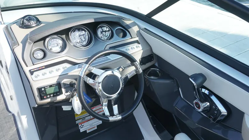 Slide: The Image of Monterey 258SS Super Sport 2024 - 6