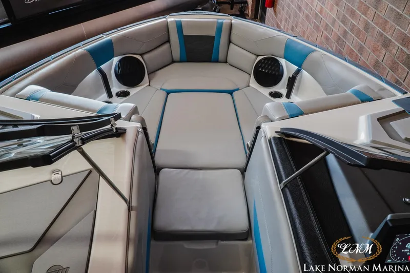 Slide: The Image of Malibu Wakesetter Lsv 23 2024 - 13