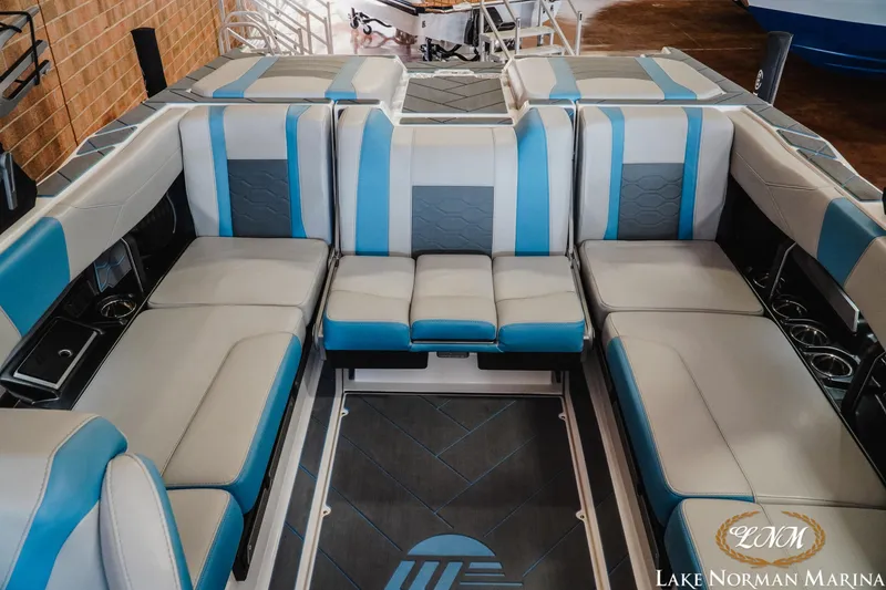 Slide: The Image of Malibu Wakesetter Lsv 23 2024 - 15