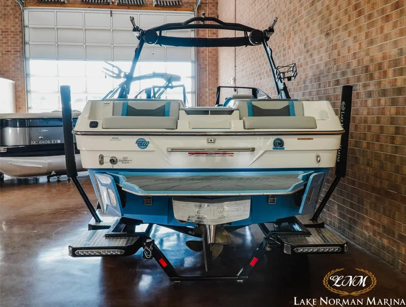 Slide: The Image of Malibu Wakesetter Lsv 23 2024 - 6