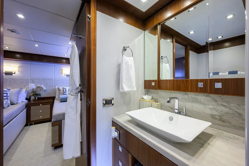 Slide: The Image of Hargrave 100 RAISED PILOTHOUSE 2018 - 54