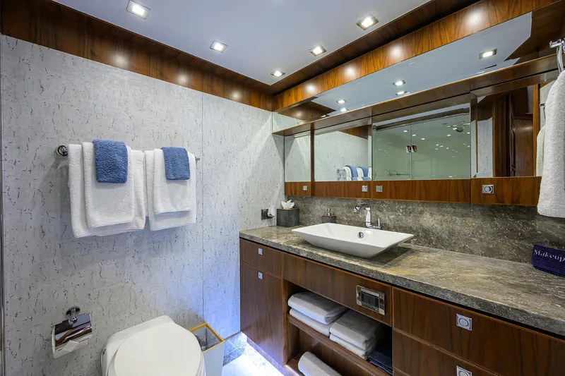 Slide: The Image of Hargrave 100 RAISED PILOTHOUSE 2018 - 60