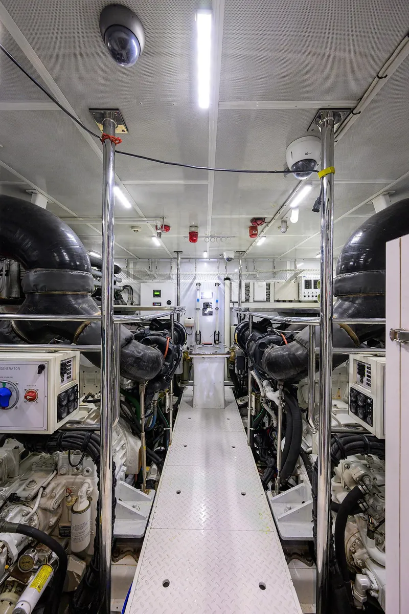 Slide: The Image of Hargrave 100 RAISED PILOTHOUSE 2018 - 71