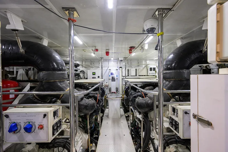 Slide: The Image of Hargrave 100 RAISED PILOTHOUSE 2018 - 72