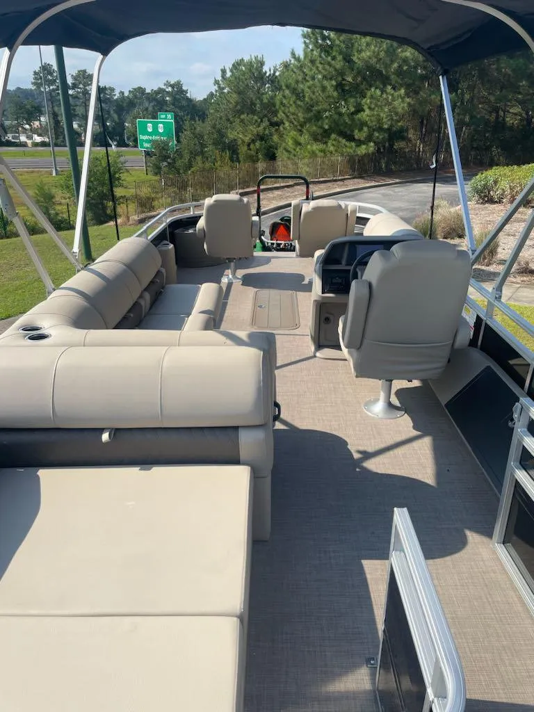 Slide: The Image of Sun Tracker Sportfish 24 XP3 2025 - 65