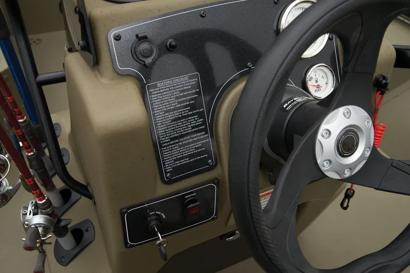 Slide: The Image of Tracker Grizzly 2072 CC Sportsman 2025 - 21