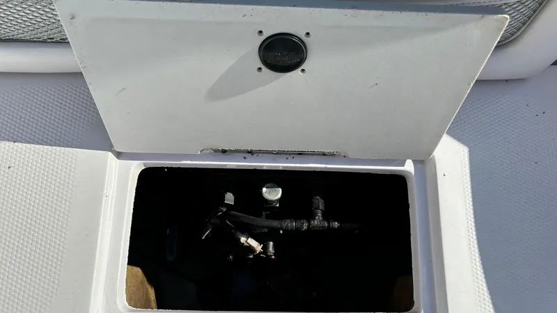 Slide: The Image of 2005 Correct Craft SV211 Nautique Air storage compartment with open hatch. - 29