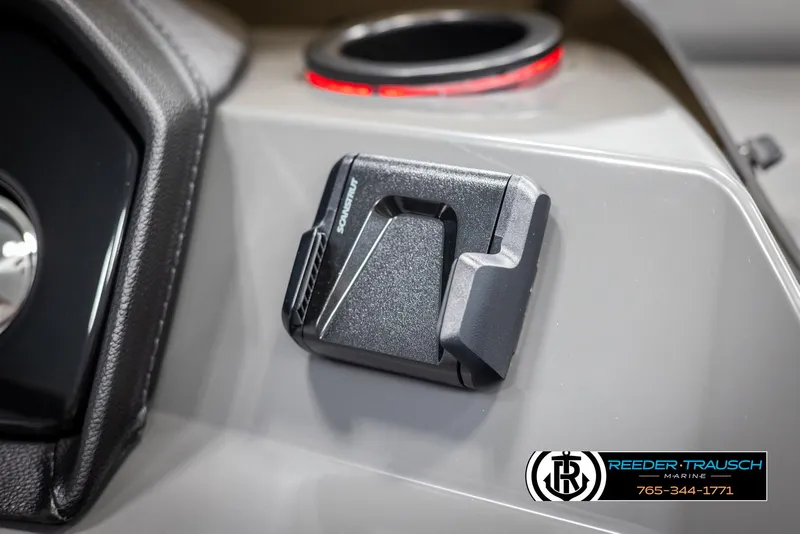 Slide: The Image of 2025 Bennington 21 SSRSE dashboard with modern accessory holder, Reeder-Trausch Marine branding. - 30
