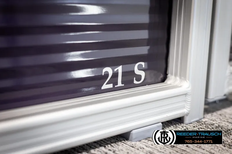Slide: The Image of 2025 Bennington 21 SSRSE boat detail with Reeder-Trausch Marine logo. - 41