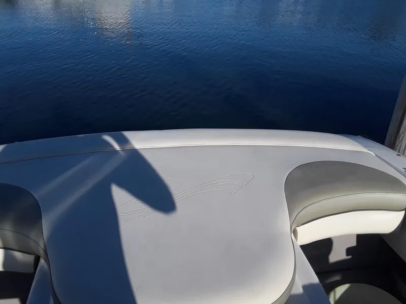 Slide: The Image of 2005 Sea Ray 200 SLX boat interior with water view. - 10