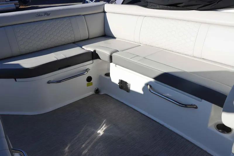 Slide: The Image of Sea Ray SDX 270 2021 - 10