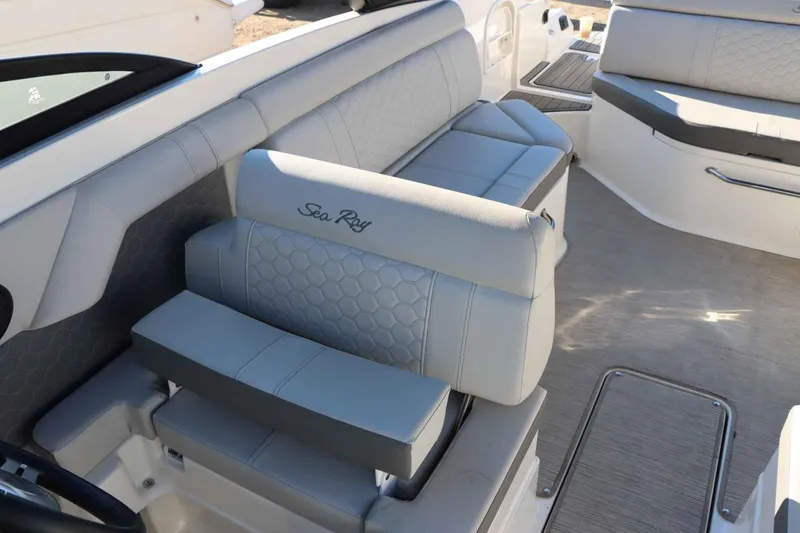 Slide: The Image of Sea Ray SDX 270 2021 - 11