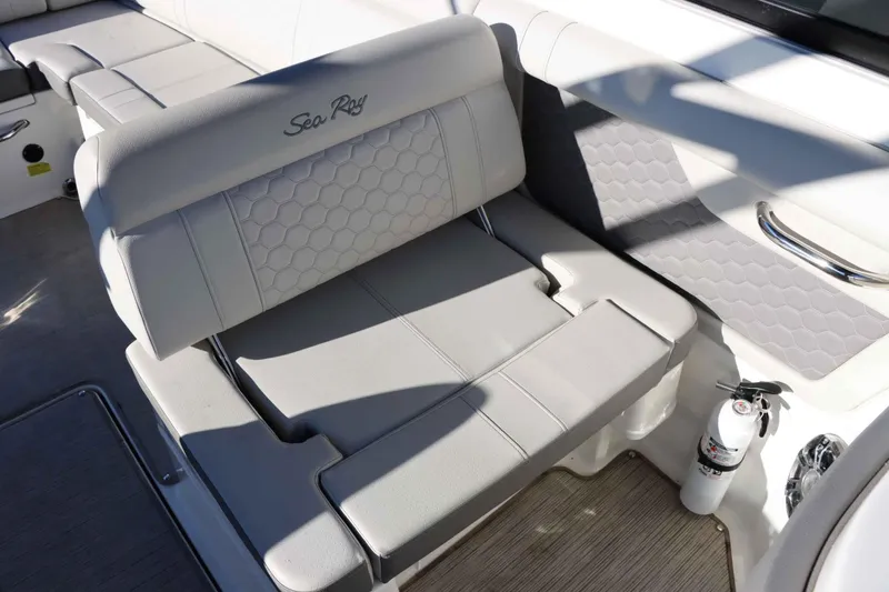 Slide: The Image of Sea Ray SDX 270 2021 - 15