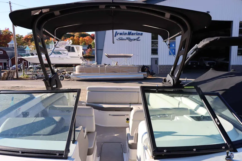 Slide: The Image of Sea Ray SDX 270 2021 - 16