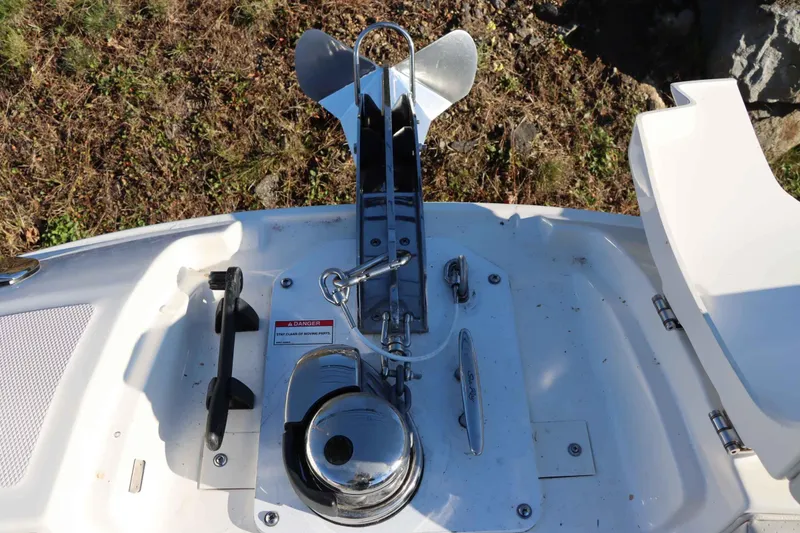 Slide: The Image of Sea Ray SDX 270 2021 - 23