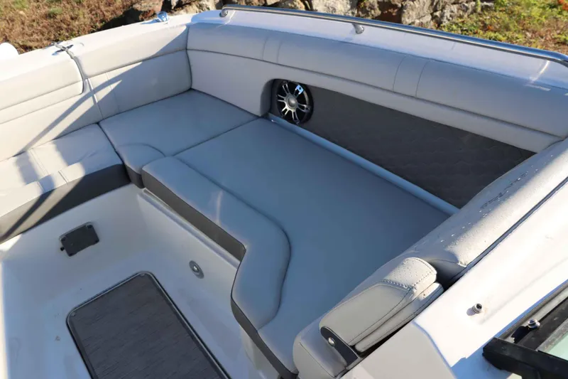 Slide: The Image of Sea Ray SDX 270 2021 - 24