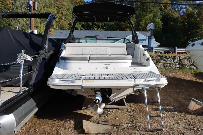 Slide: The Image of Sea Ray SDX 270 2021 - 4