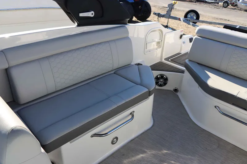 Slide: The Image of Sea Ray SDX 270 2021 - 9