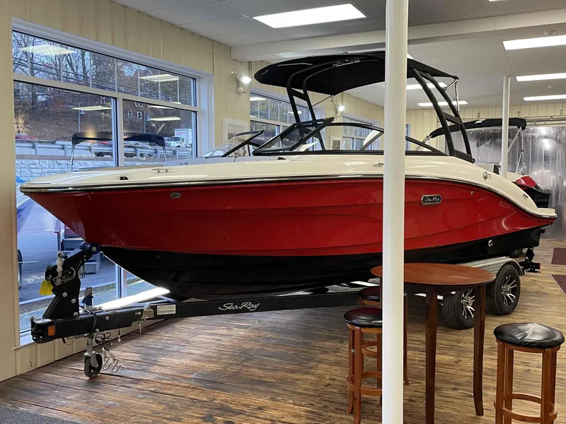 Slide: The Image of Sea Ray SPX 210 2024 - 3