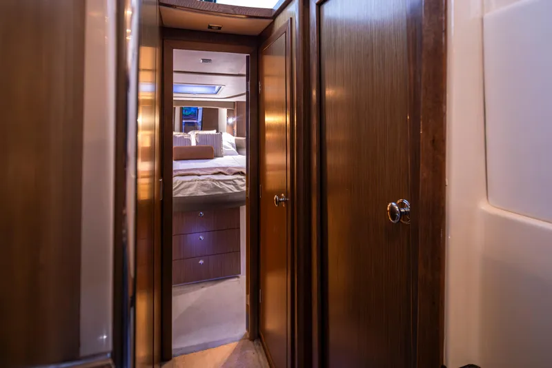 Slide: The Image of Meridian 441 Sedan 2015 - 22