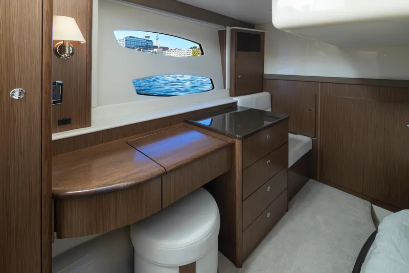 Slide: The Image of Meridian 441 Sedan 2015 - 25