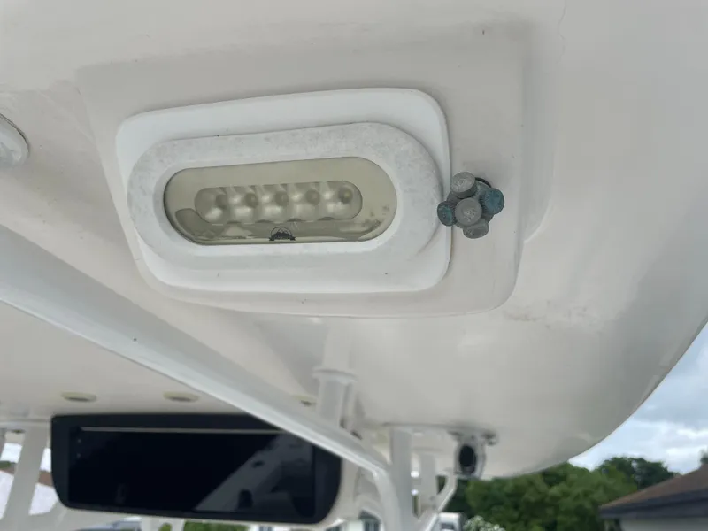Slide: The Image of Close-up of a 2011 Sea Hunt Gamefish 29 boat's LED light fixture. - 40