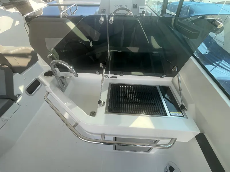 Slide: The Image of 2024 Beneteau Gran Turismo 32 yacht cockpit with grill and sink. - 18
