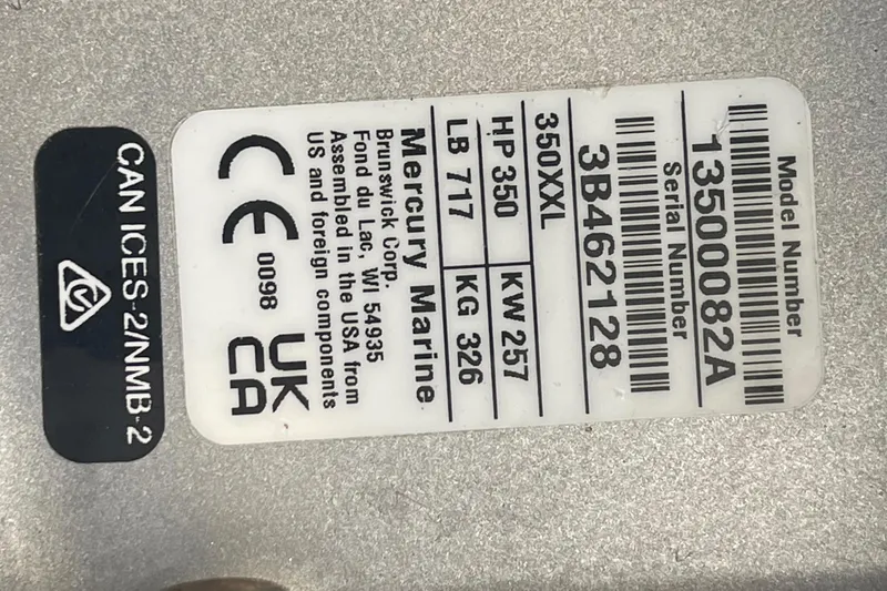 Slide: The Image of Label on Mercury Marine engine for 2024 Beneteau Gran Turismo 32, showing specifications and compliance. - 40