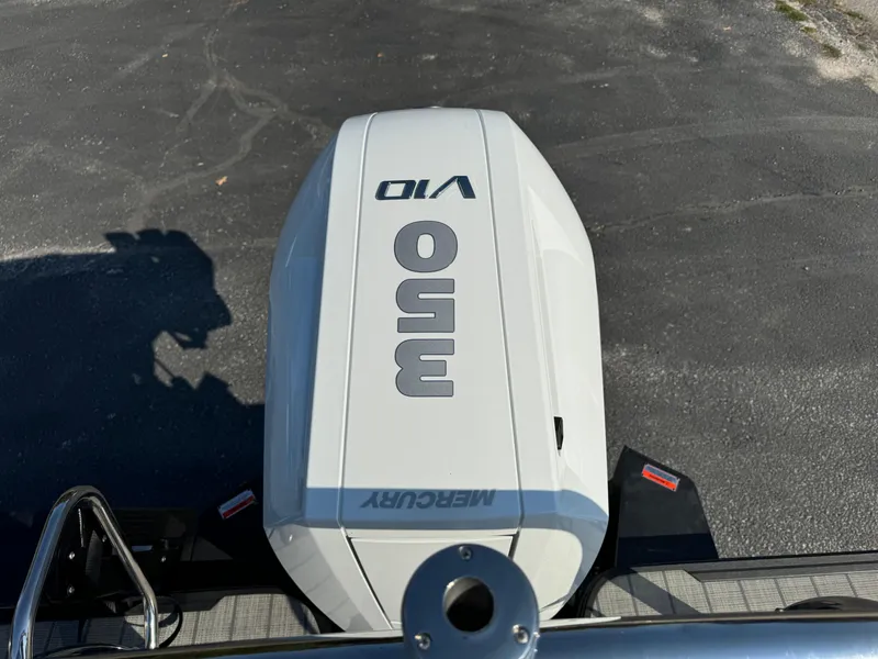 Slide: The Image of Mercury 350 V10 outboard engine on Balise Helix 24L, 2025 model. - 21