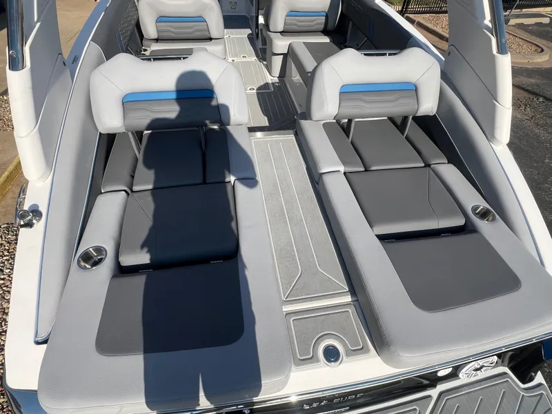 Slide: The Image of Regal LS6 Surf 2025 - 10