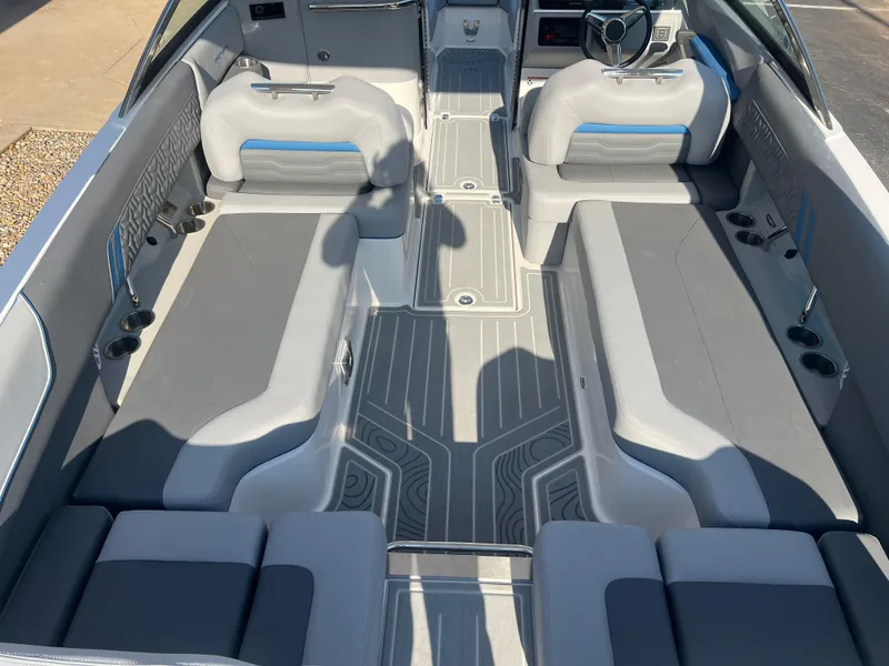 Slide: The Image of Regal LS6 Surf 2025 - 12