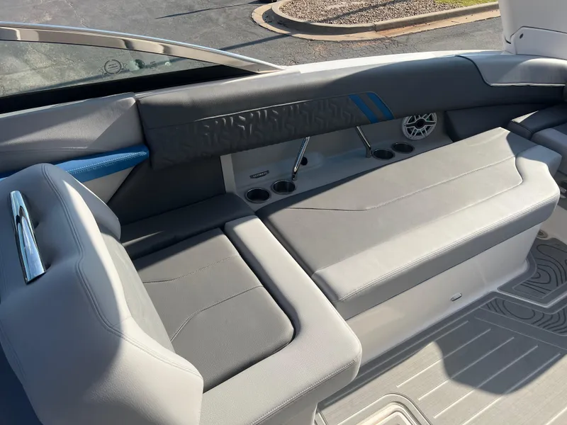 Slide: The Image of Regal LS6 Surf 2025 - 16