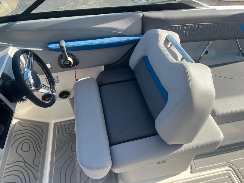 Slide: The Image of Regal LS6 Surf 2025 - 17