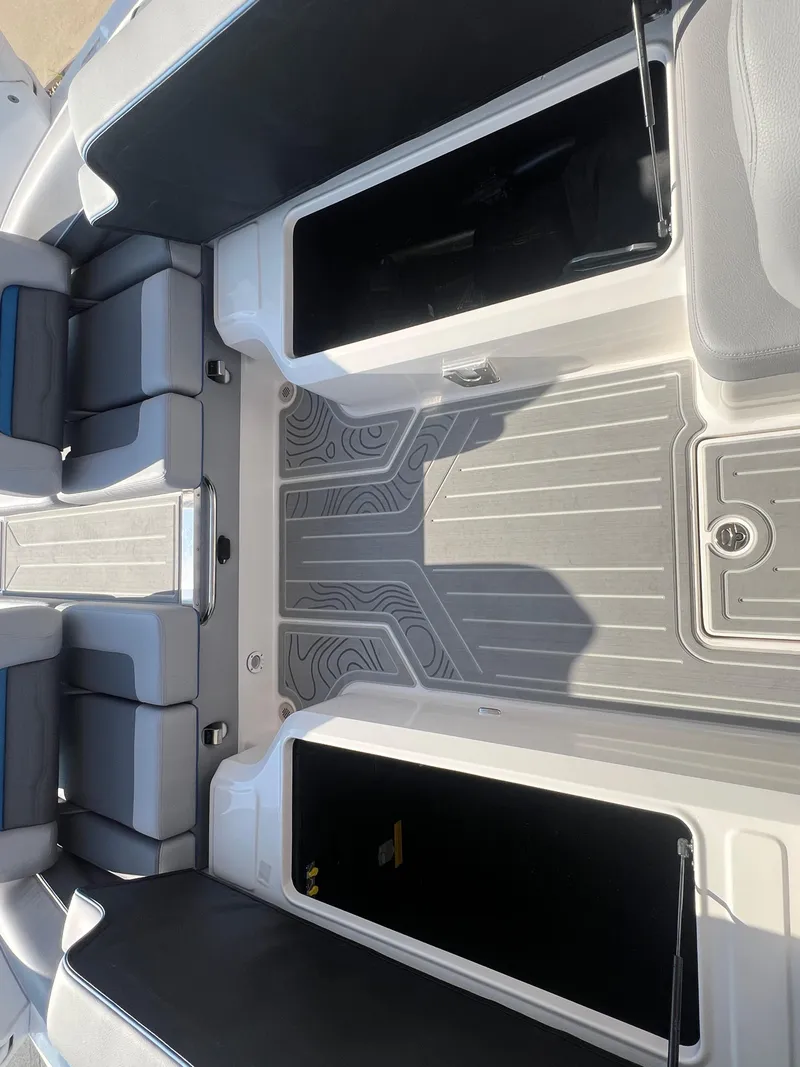 Slide: The Image of Regal LS6 Surf 2025 - 18