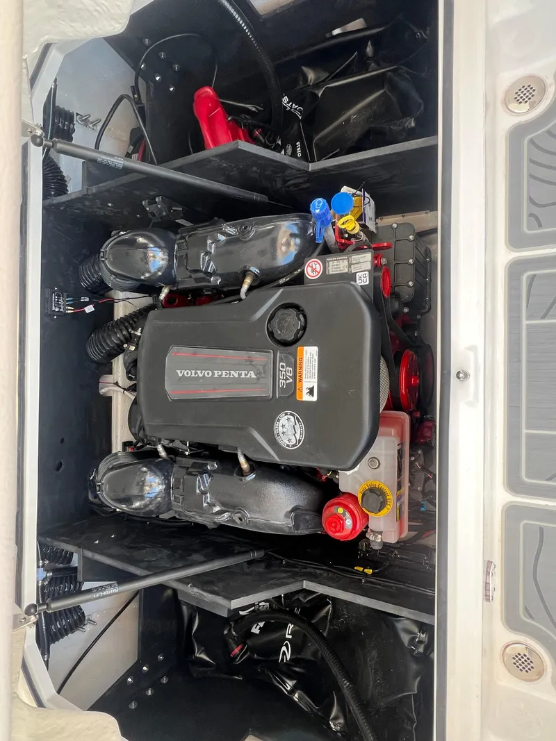 Slide: The Image of Regal LS6 Surf 2025 - 30