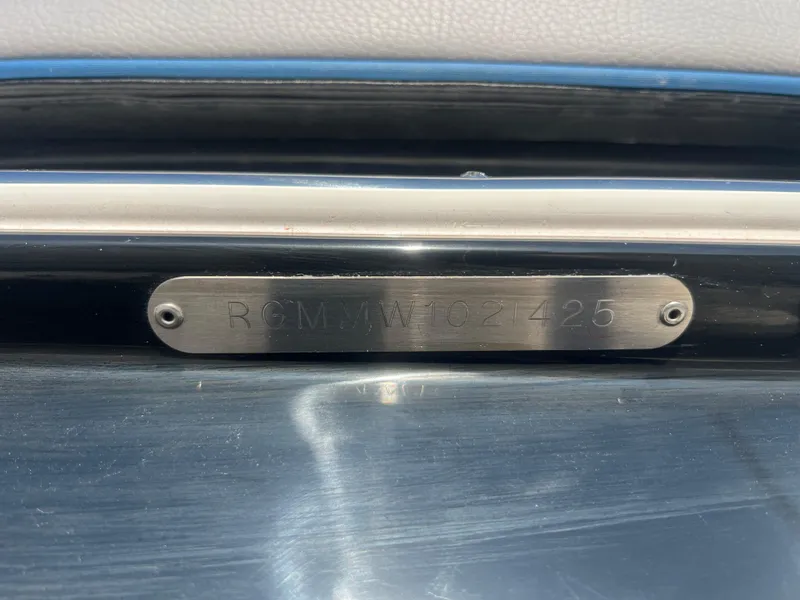 Slide: The Image of Regal LS6 Surf 2025 - 32