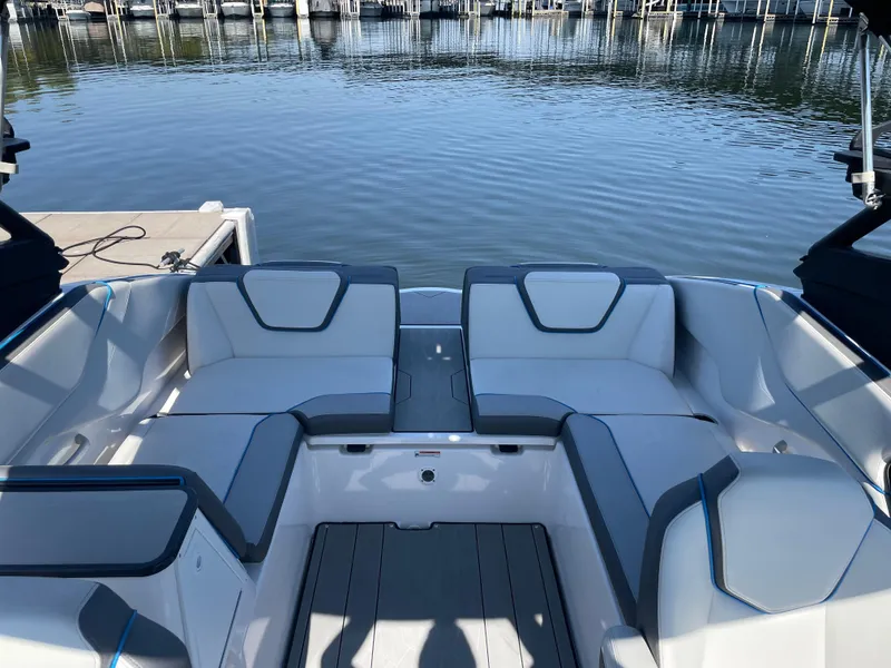 Slide: The Image of Yamaha 252 Surf 2021 - 11