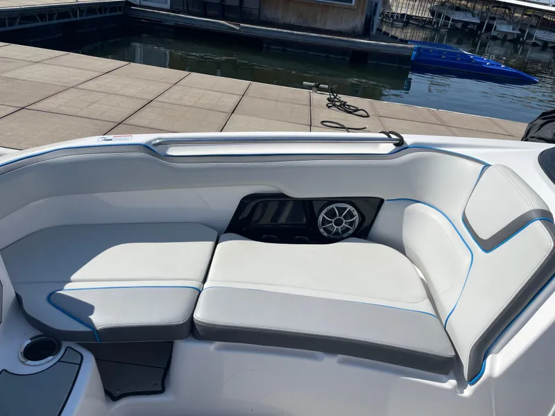 Slide: The Image of Yamaha 252 Surf 2021 - 15