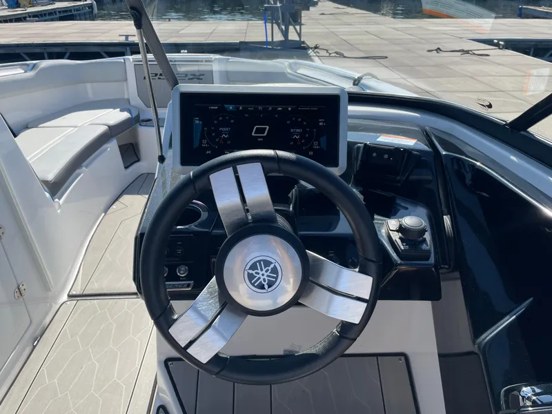 Slide: The Image of Yamaha 252 Surf 2021 - 19