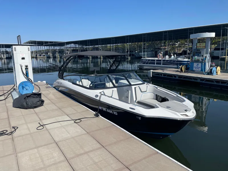 Slide: The Image of Yamaha 252 Surf 2021 - 2