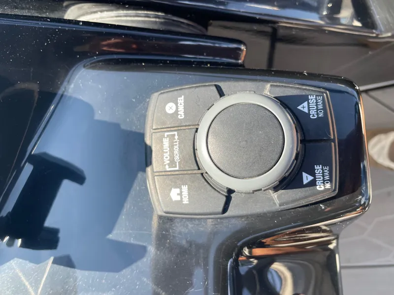 Slide: The Image of Yamaha 252 Surf 2021 - 20