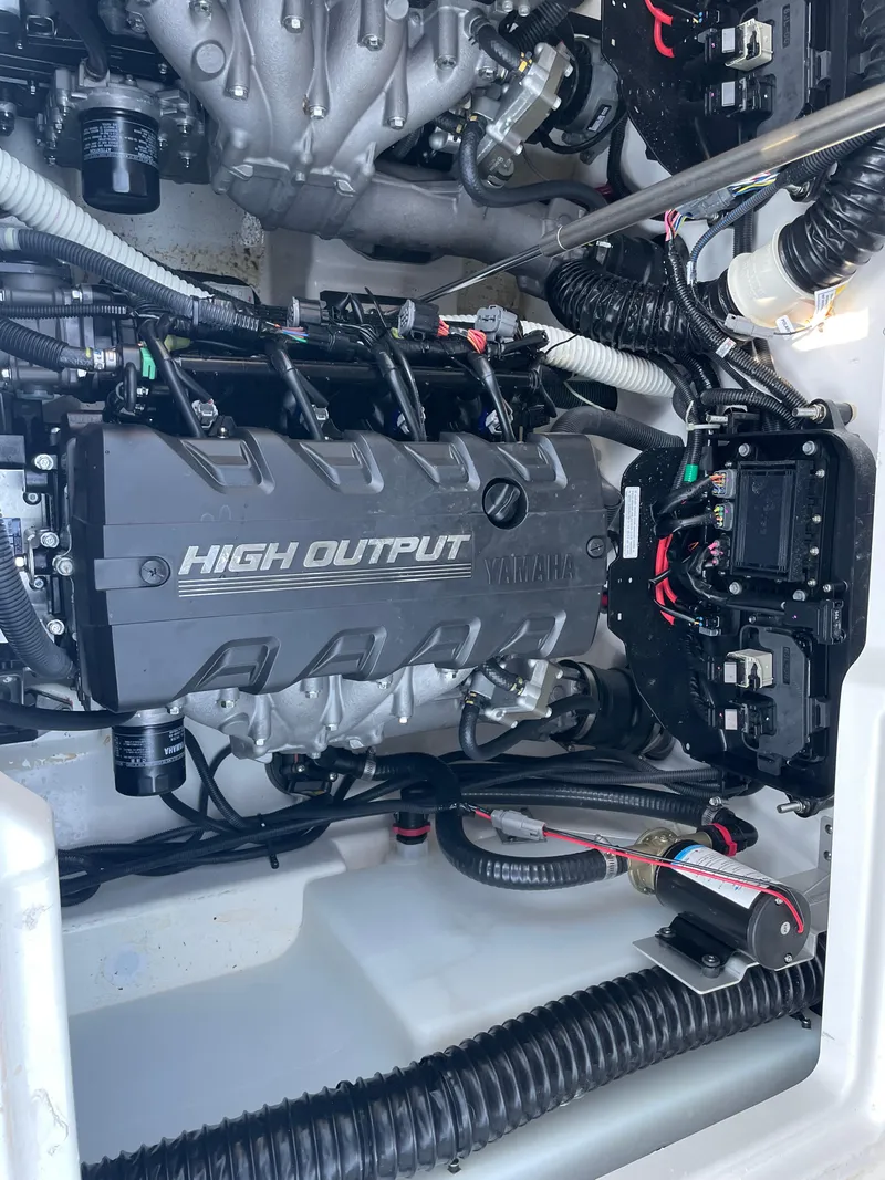 Slide: The Image of Yamaha 252 Surf 2021 - 21