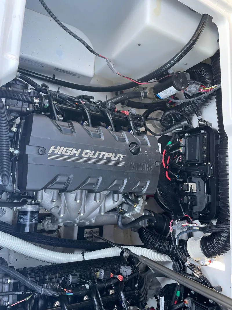 Slide: The Image of Yamaha 252 Surf 2021 - 22