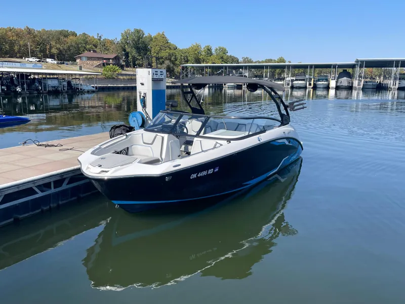 Slide: The Image of Yamaha 252 Surf 2021 - 3