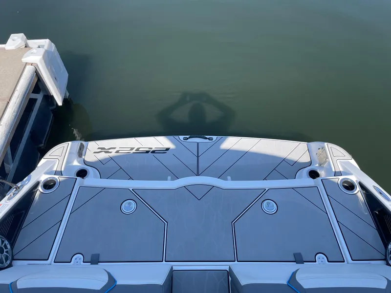 Slide: The Image of Yamaha 252 Surf 2021 - 7