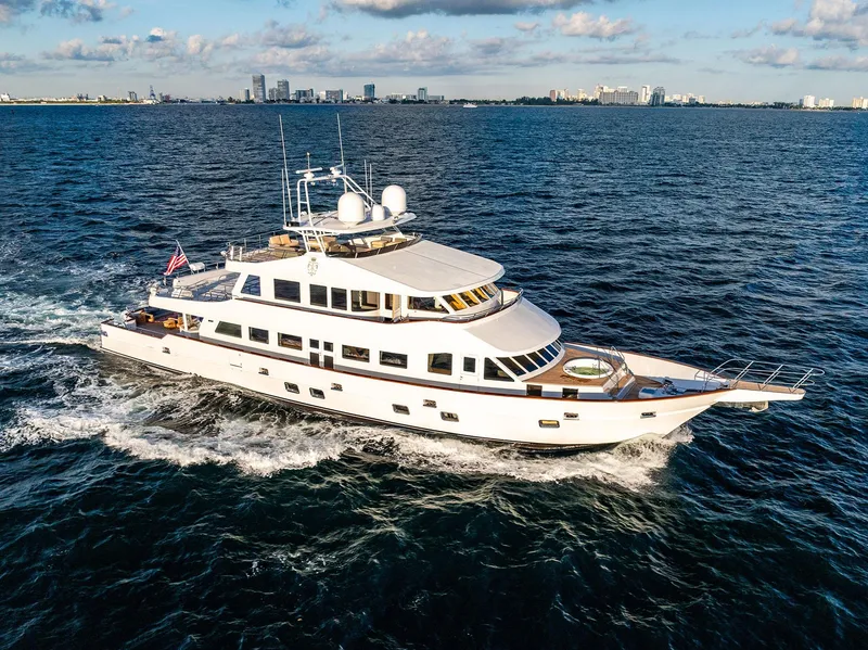 Slide: The Image of Luxury Crystal Motoryacht 2009 cruising on open sea. - 18